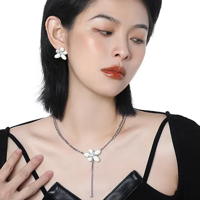 喜潮 法式奶油树脂花朵项链女轻奢小众锁骨链气质百搭甜美饰品