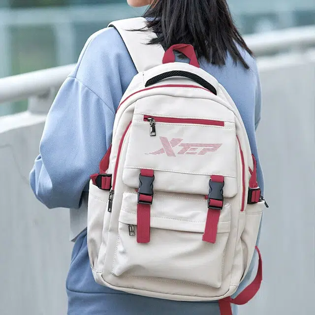 特步 大容量通勤商务出差轻便防水 牛津纺 双肩包 男女同款情侣款 白红