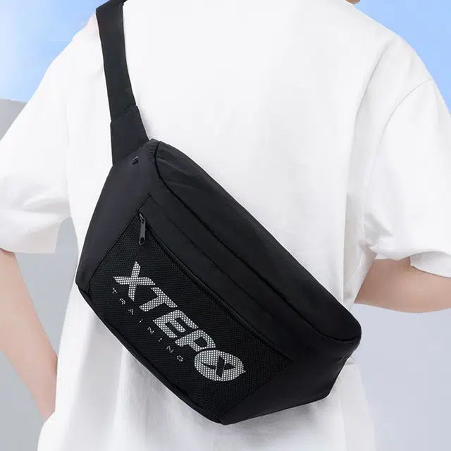 特步 简约百搭轻便纯色 尼龙 胸包 男女同款情侣款 黑色