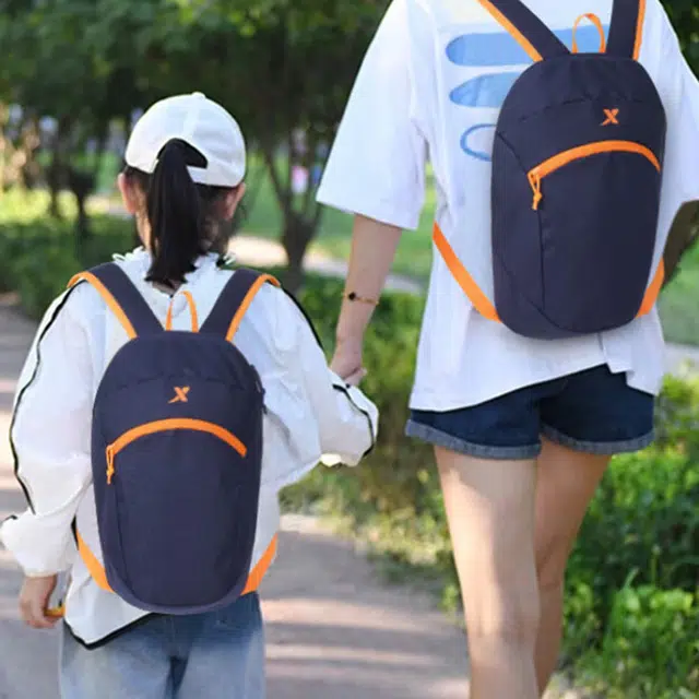 特步 背包男孩旅行登山包女春游运动学生补课包小背包轻便运动骑行包 聚酯纤维 双肩包 常规 儿童款 藏兰