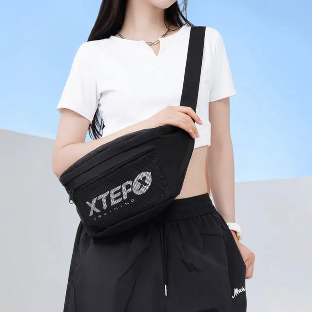特步 简约百搭轻便出行通勤 尼龙 斜挎包 男女同款情侣款 黑色