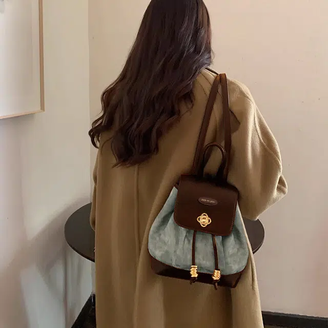 Jade en plus PU