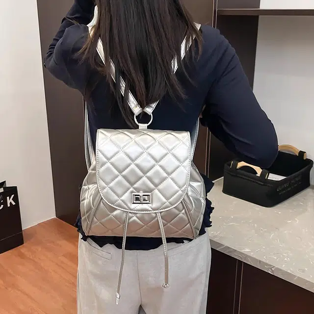 Jade en plus PU