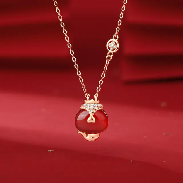 童画 皇冠福蛇新年 本命年生肖  新国风吉祥百搭精致 简约小众设计 玛瑙 项链 女款