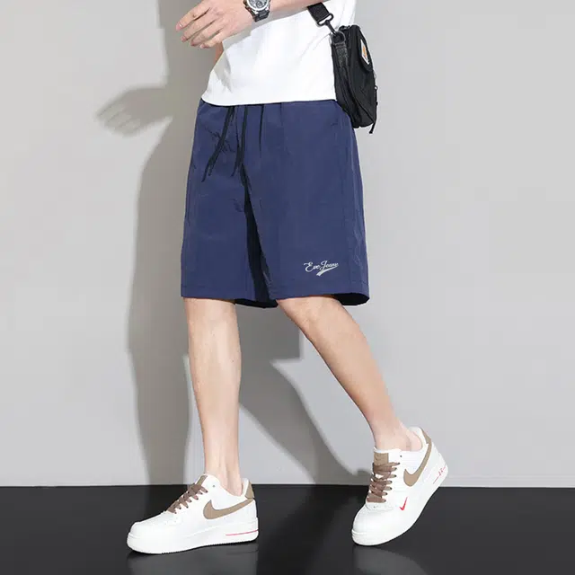 EVE Jeans logo