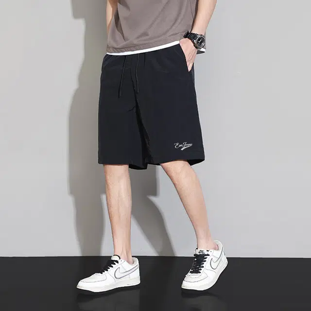 EVE Jeans logo