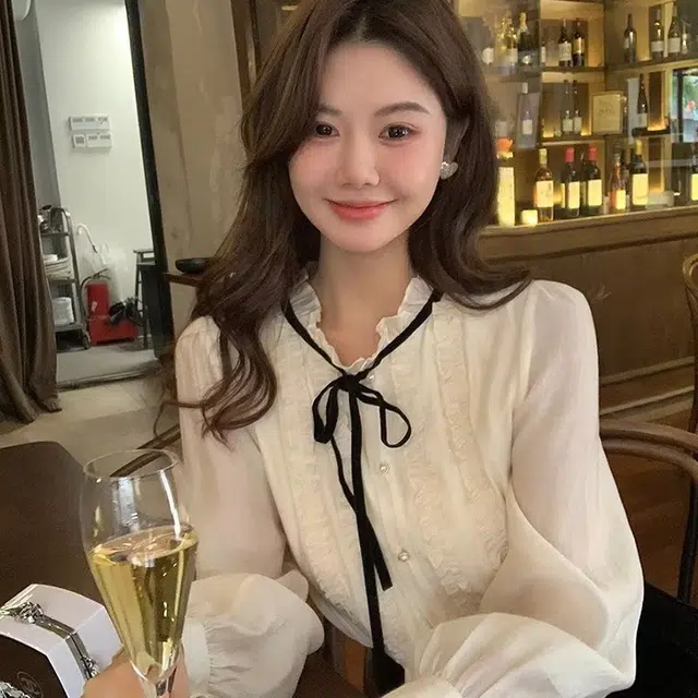 鹿向南 柏林千金系列 纯色立领简约长袖时尚百搭通勤撞色设计泡泡袖衬衫 女款 杏色