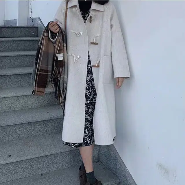 鹿向南 气质攻略系列 纯色落肩长袖大衣 女款 米杏色