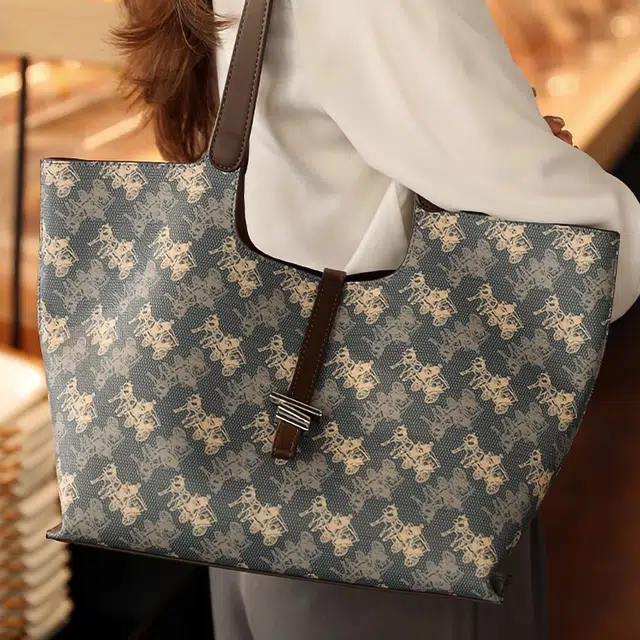 PESASRIE PVC Tote