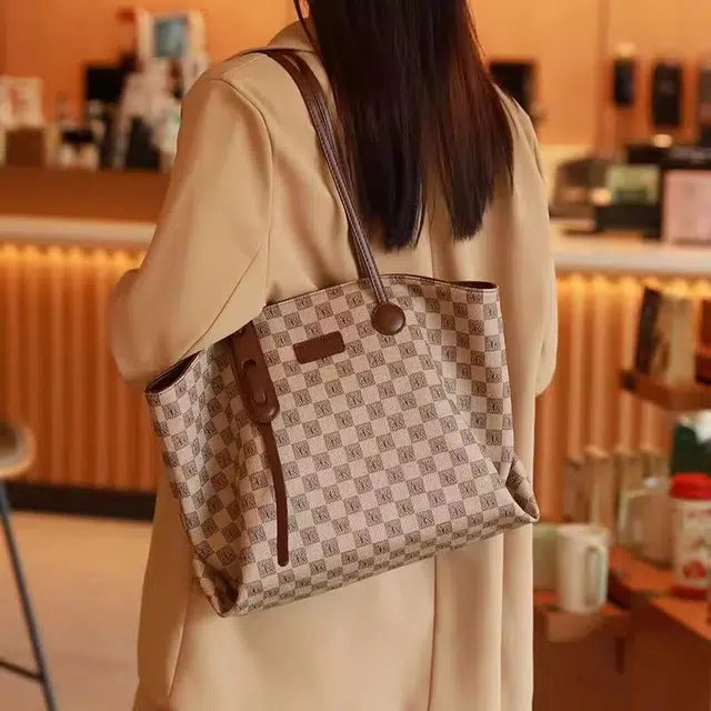 PESASRIE PVC Tote