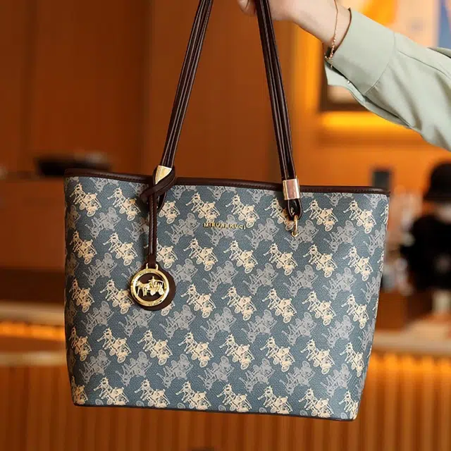 PESASRIE PVC Tote