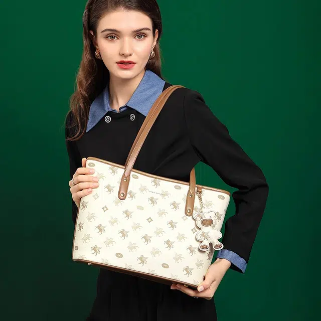 PESASRIE PVC Tote