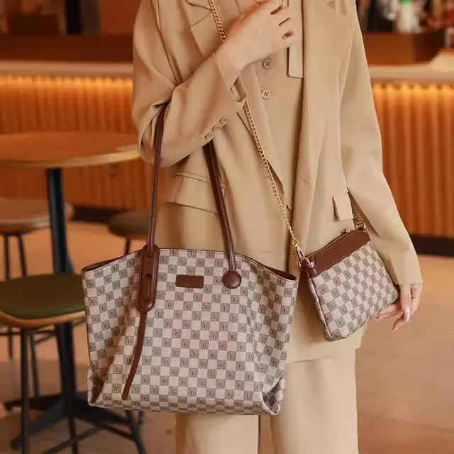 PESASRIE PVC Tote