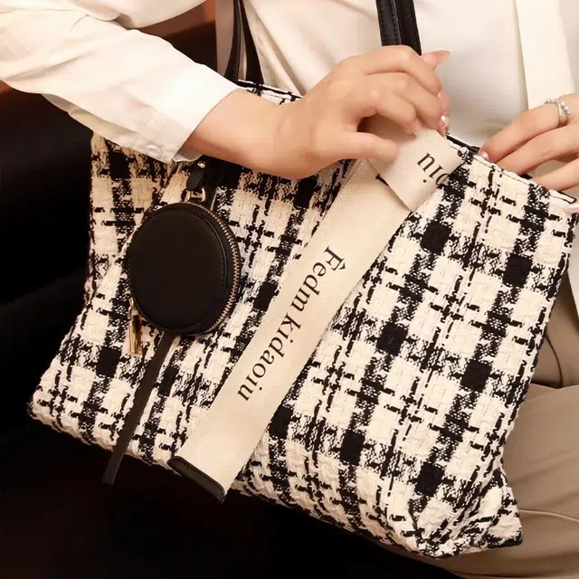 PESASRIE Tote