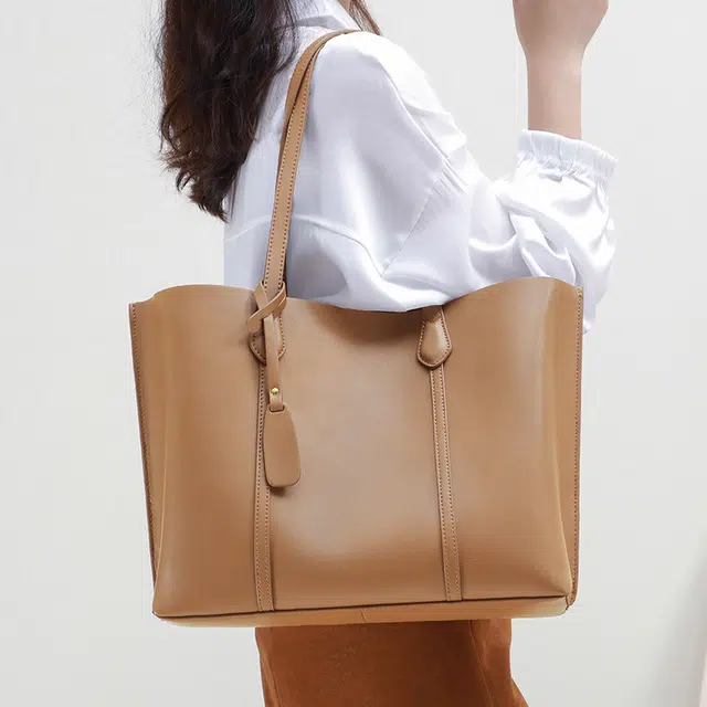 PESASRIE Tote