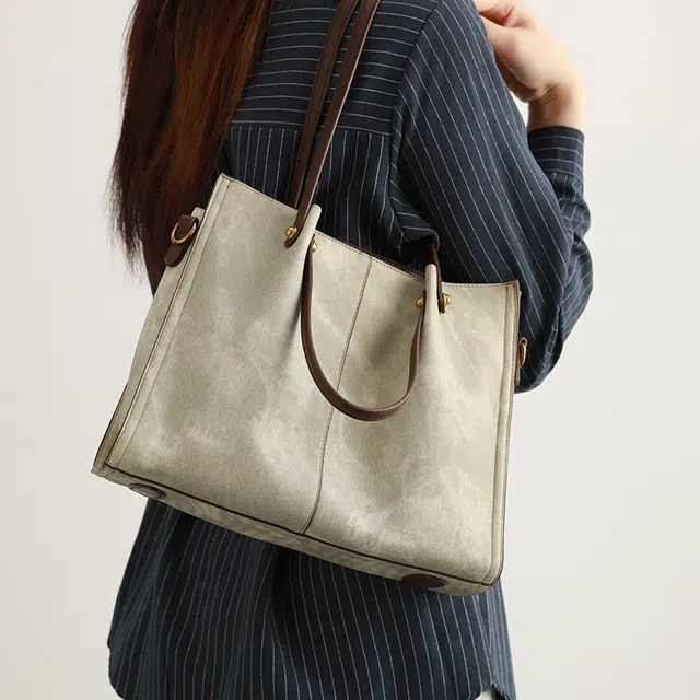 PESASRIE Tote