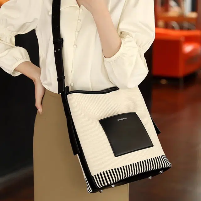 PESASRIE Tote