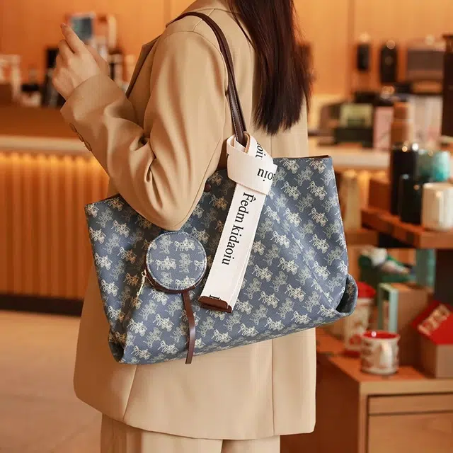 PESASRIE Tote PVC