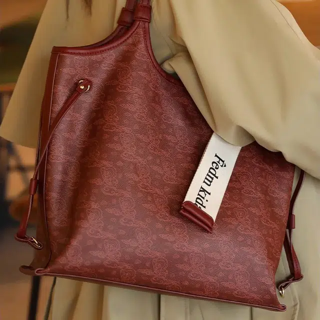 PESASRIE PVC Tote
