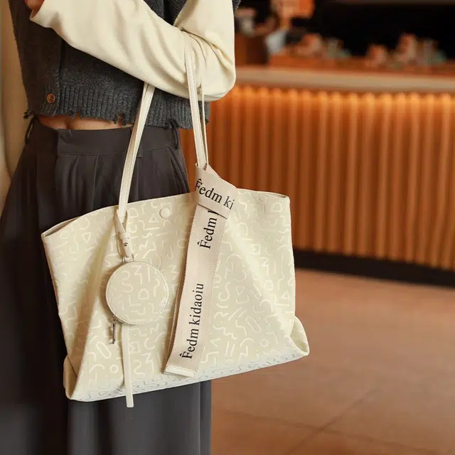 PESASRIE Tote