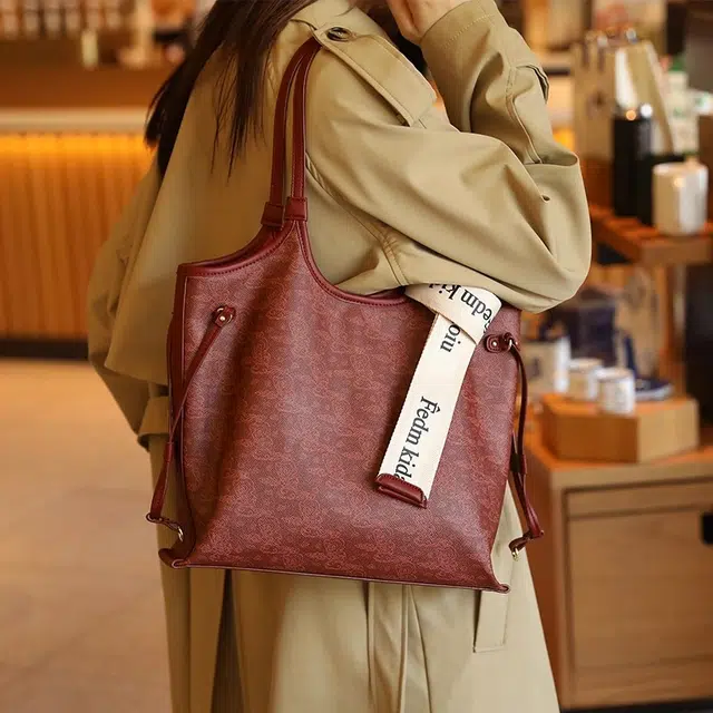 PESASRIE PVC Tote