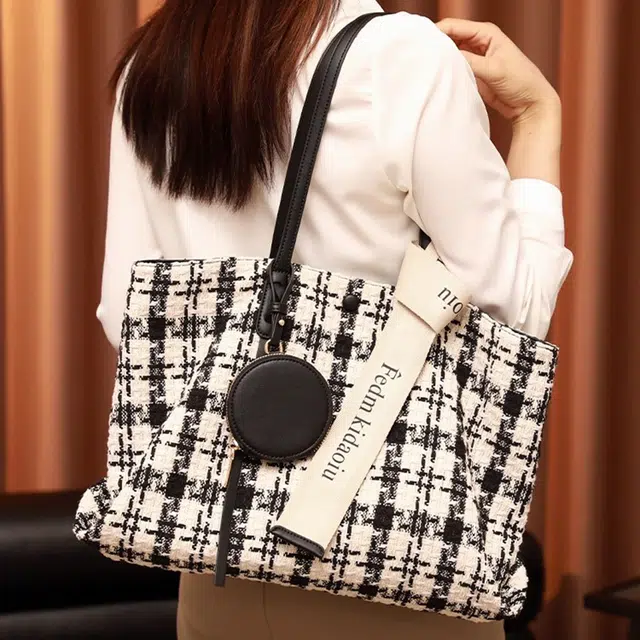 PESASRIE Tote