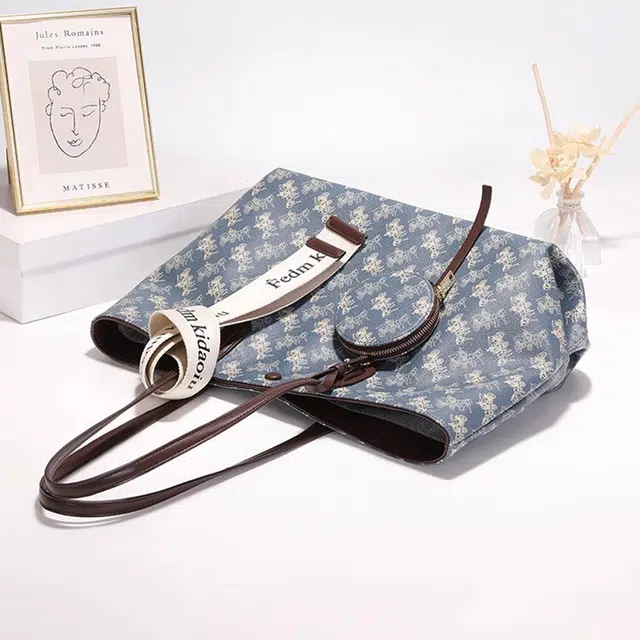 PESASRIE Tote PVC