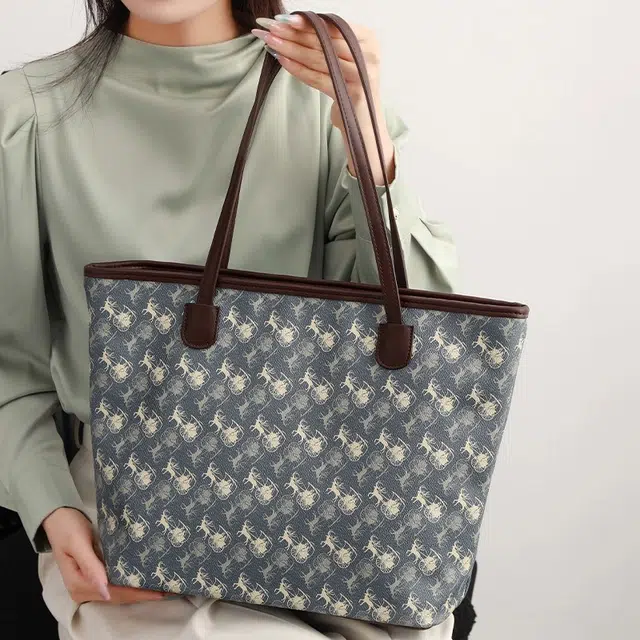 PESASRIE PVC Tote