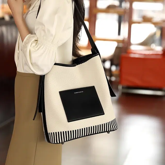 PESASRIE Tote