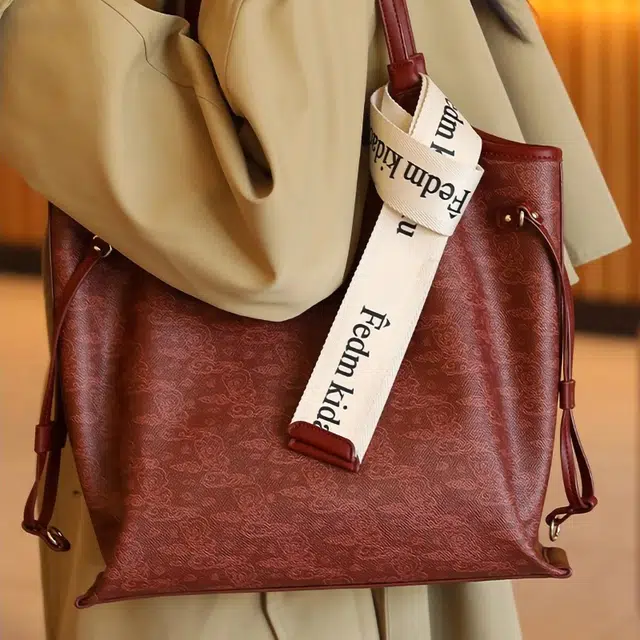 PESASRIE PVC Tote