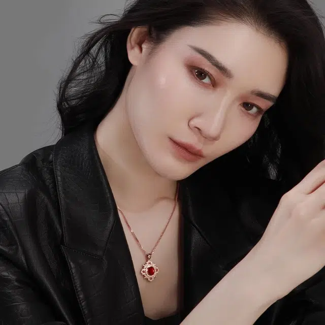 伊彩 轻奢设计感 红碧玺 项链 女款