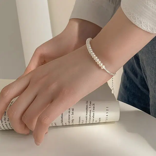 925