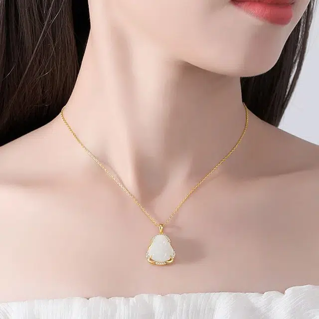 925