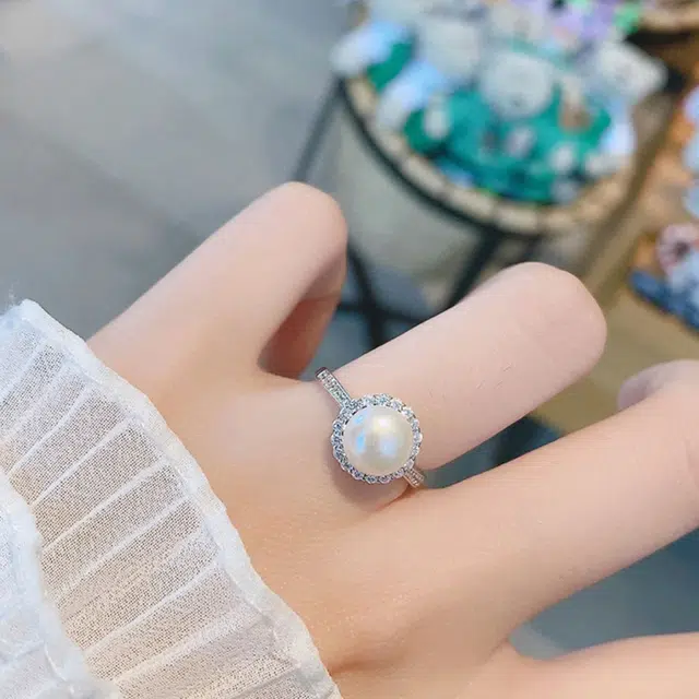 925
