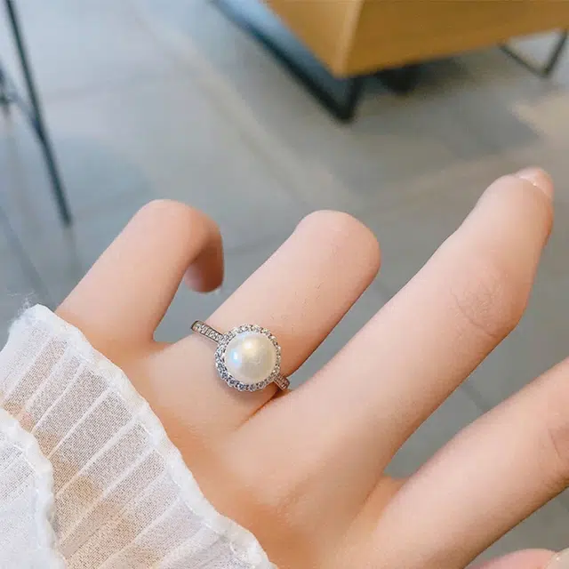 925