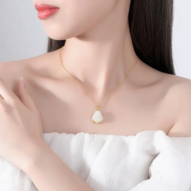 925