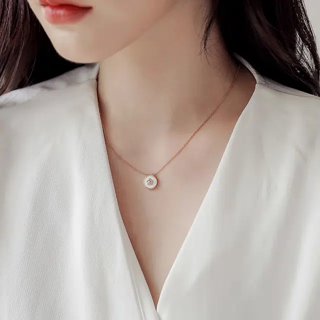 925