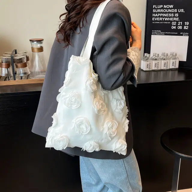 奕旅 时尚百搭设计感花朵文艺 尼龙布 单肩包 女款 白色