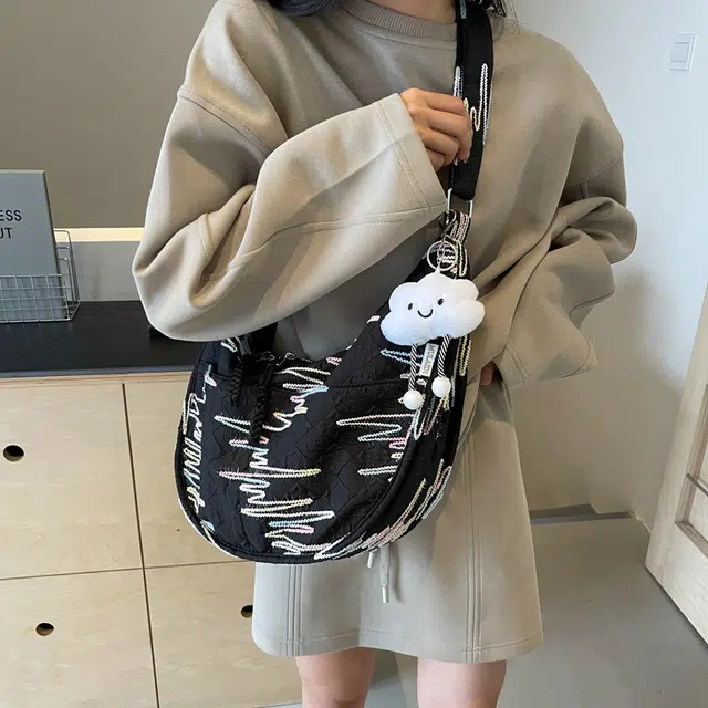 奕旅 时尚流行通勤百搭 布 单肩斜挎包 女款 多色