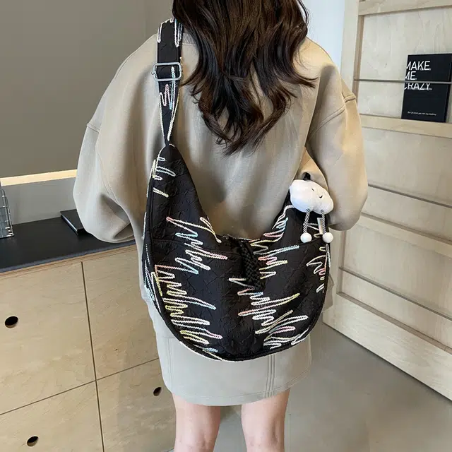 奕旅 时尚流行通勤百搭 布 单肩斜挎包 女款 多色