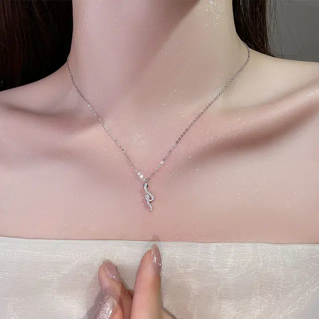 925