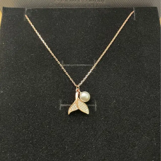 925
