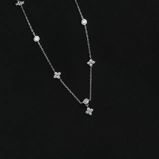 925