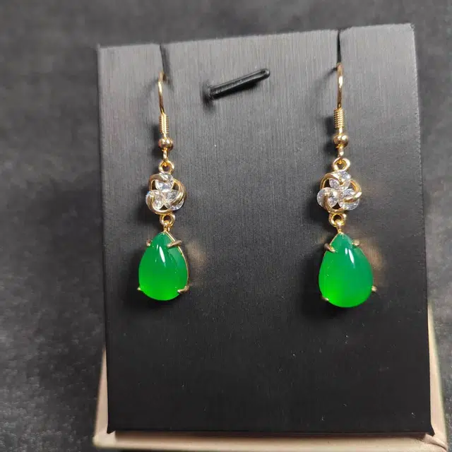 识恩 精致轻奢复古国风气质优雅水滴小众清冷高级感 玉髓 玉石耳环 女款