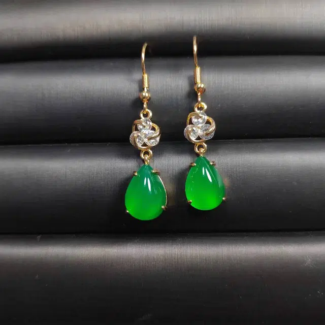 识恩 精致轻奢复古国风气质优雅水滴小众清冷高级感 玉髓 玉石耳环 女款