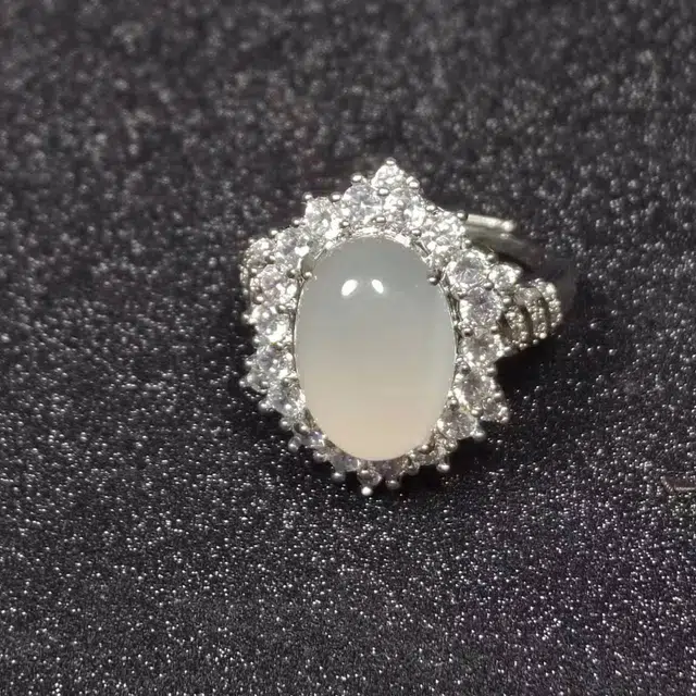 识恩 简约精致轻奢复古国风气质优雅小众清冷高级感温婉细腻 玉髓 玉石戒指 女款