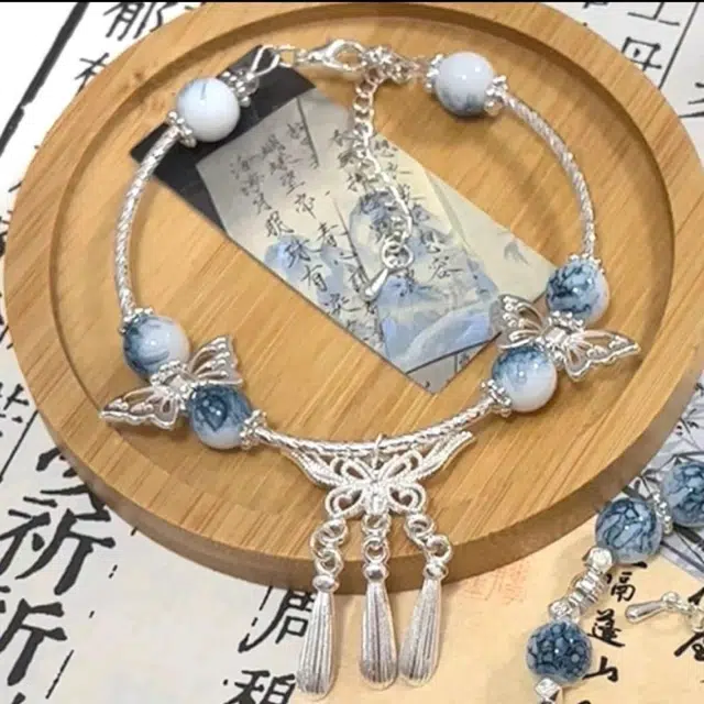迎百宝 青花瓷 招财纳福新中式国潮风碎冰蓝本命年转运蝴蝶元素 古风优雅气质灵动百搭 合金 手链 女款
