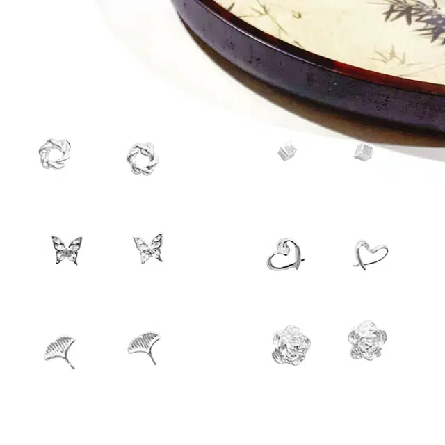 迎百宝 多耳洞福音 爱心蝴蝶花朵温柔高级感 一周不重样自由搭配精致小巧气质 合金 耳钉 男女同款情侣款