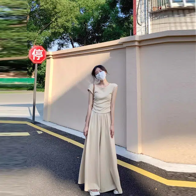 轻迎 设计感褶皱纯色短袖上衣高腰阔腿裙裤休闲套装 女款 杏色