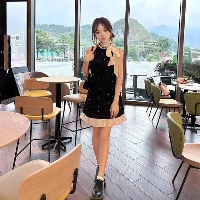 轻迎 纯欲甜辣法式高级感挂脖款赫本小香风无袖连衣裙 女款 黑色